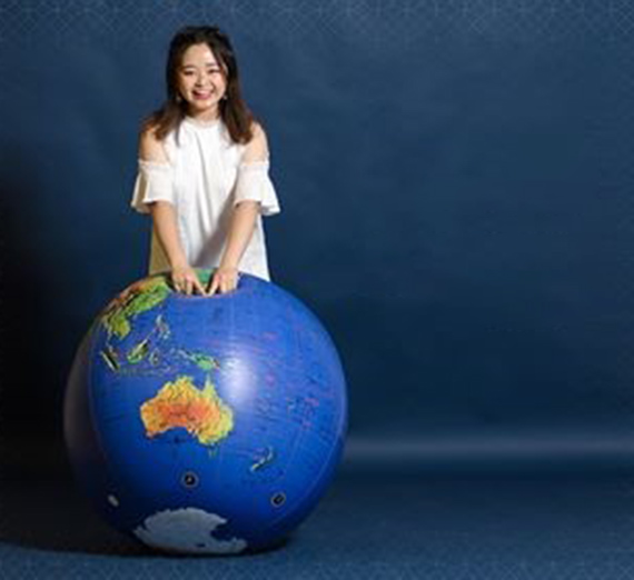 Portrait of English Language Center student Shimizu Eri