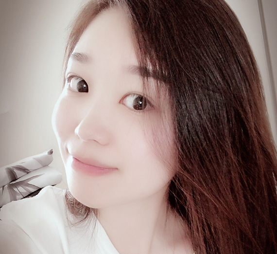 Portrait of English Language Center student Zhu WeiWei