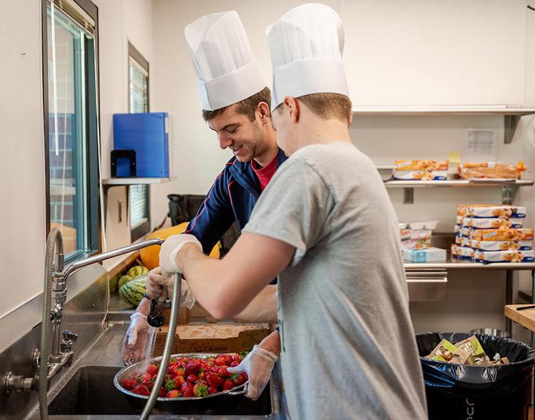 Gonzaga students campus kitchen