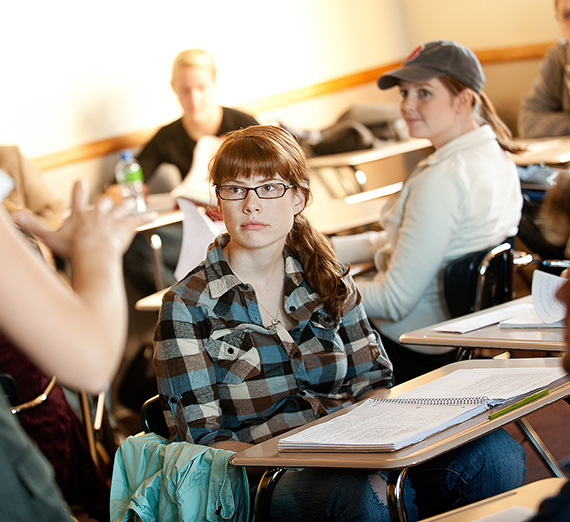 A student listens to a psychology lecture
