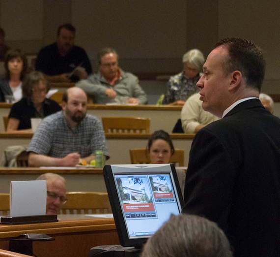Photo of Jeff Geldien addressing an audience
