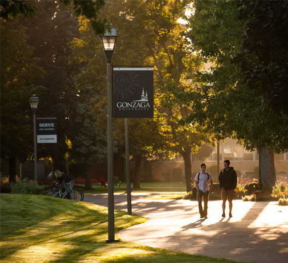 students walking together on campus 