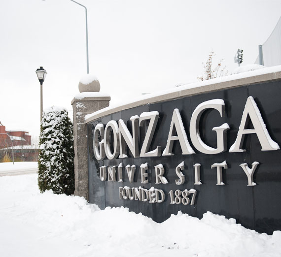 gonzaga university sign in the snow 