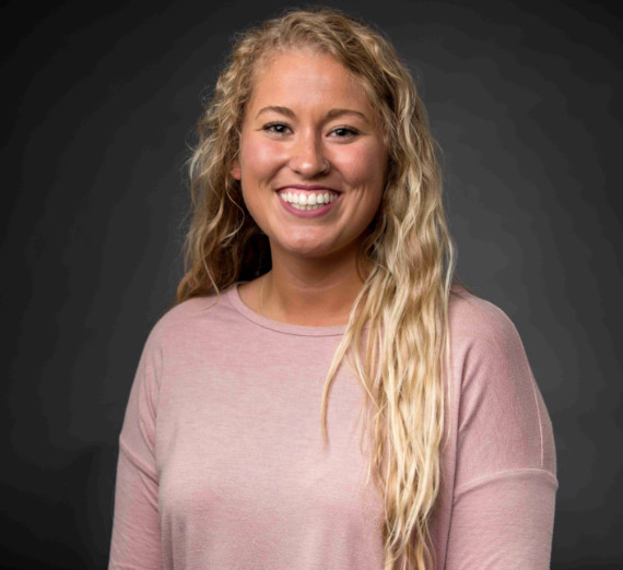 headshot of taylor kirschenm