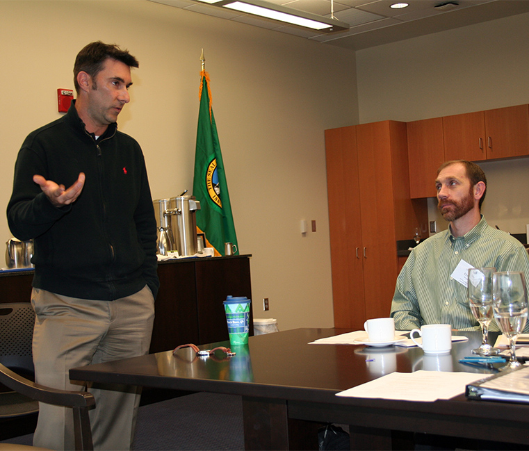 Kevin Parker presents an executive case study to the ELP cohort