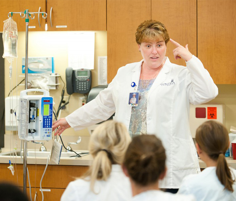 Faculty member Kaye Slater teaching students in the Sim Lab. 