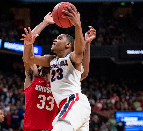 Zach Norvell drives to the basket in win over Ohio State. GU photo by Zack Berlat.