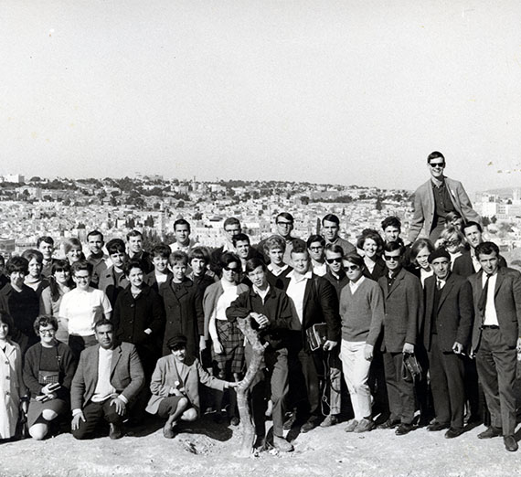 Members of the 1966-67 Gonzaga-in-Florence class. (Photo courtesy of the Nancy Dunne Scrapbook; Gonzaga University Archives.)